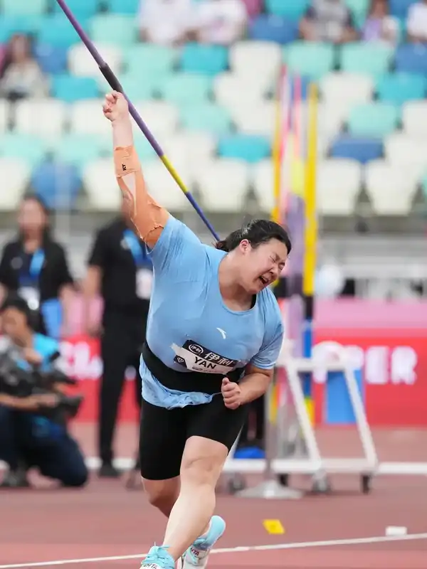 18 岁严子怡标枪投出 71.74 米打破亚洲纪录，她未来发展前景如何？