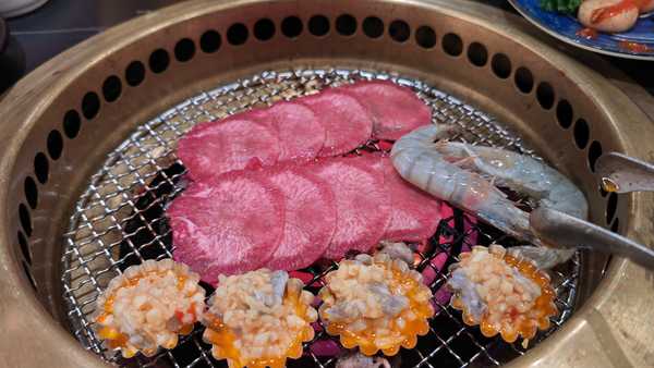 你遇到的自助餐餐厅为了让顾客尽量少吃都采用了哪些措施？