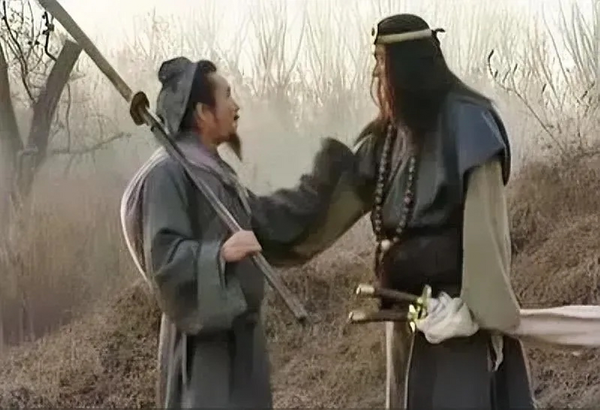 古代出远门真实标配到底是刀、剑、还是棍，为什么武侠片中清一色都是剑?