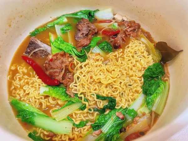 孩子不吃饭说要吃方便面，你会同意吗？