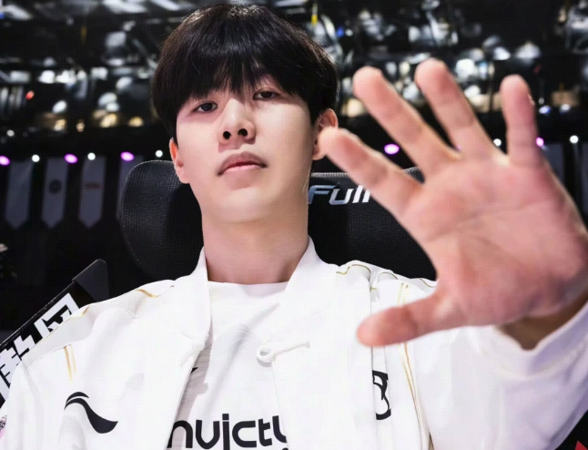 为什么 iG 夺冠后除 TheShy 再晋一次最终决赛外，所有队员都是一路下滑？