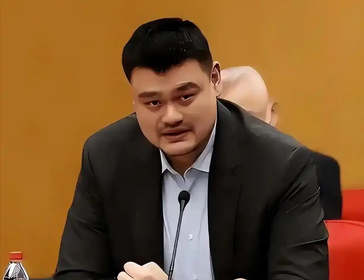 姚明是公认的中国甚至亚洲篮球第一人，为何他在中国男篮干了七年，他没干出成绩?