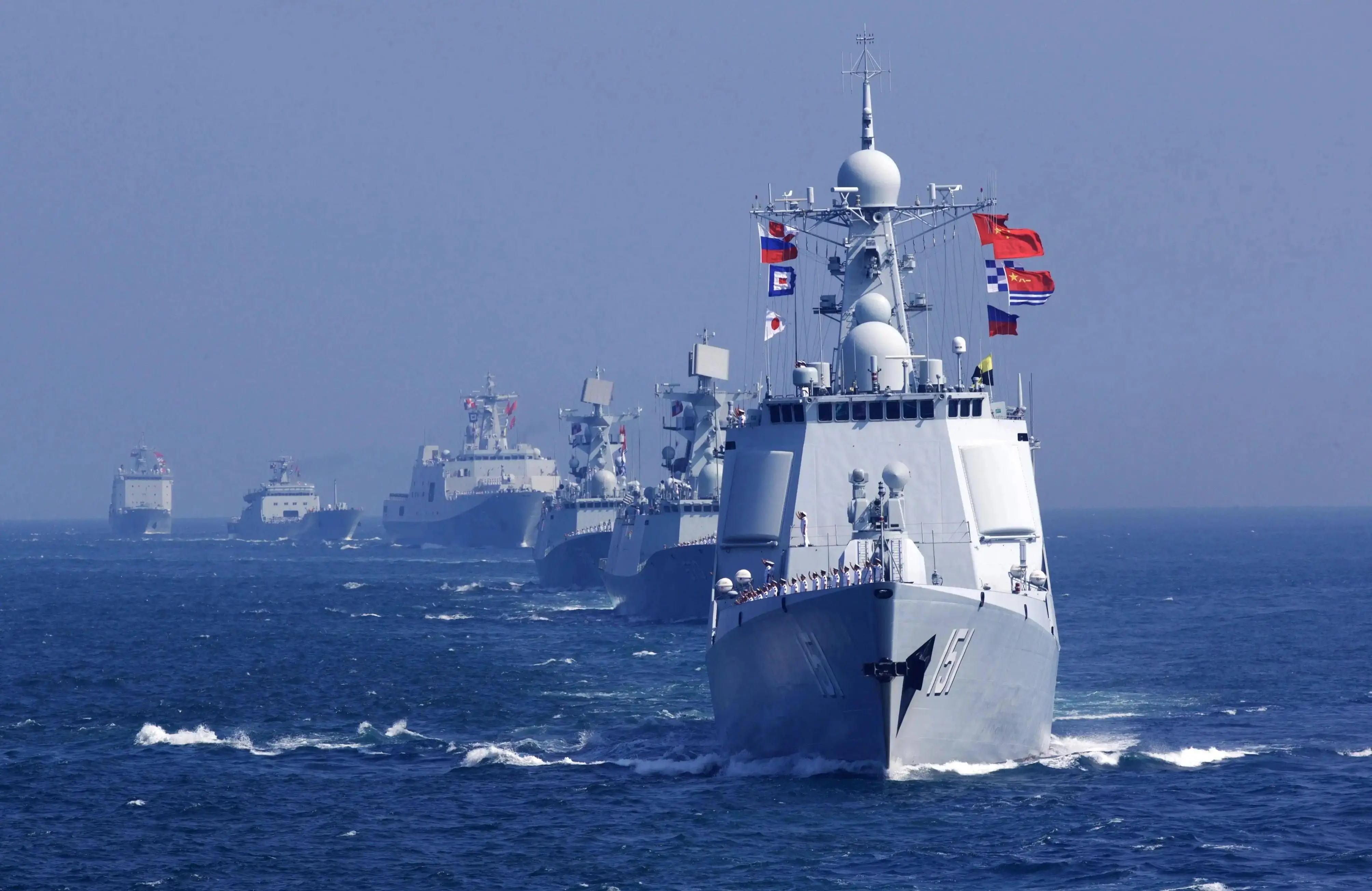 辽宁舰编队完成远海实战化训练，让号称中国海军「御用摄影师」的日本防卫省拍不到、跟不上，反映出哪些信息？