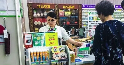 药店「闭店潮」持续，一年净减 2.2 万家，中小药店加快被淘汰出局，为啥会这样？对普通人买药影响大吗？