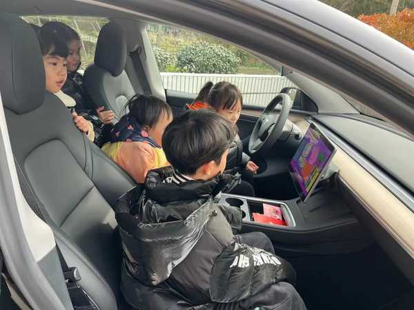 特斯拉为什么不上新车型，不配置冰箱彩电大沙发？