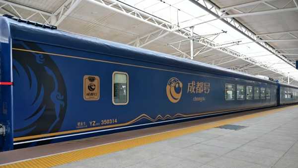 「武汉史上票价最贵火车」发车，两万多元的新疆豪华专列受热捧，你想尝试吗？高奢铁旅会成为文旅新风口吗？