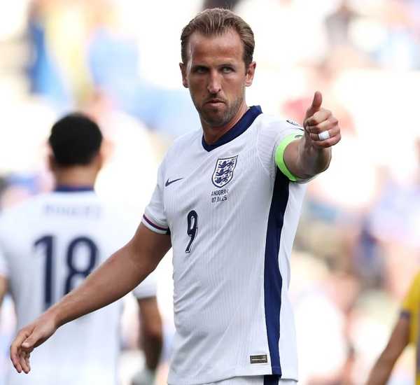 2026 年世界杯小组赛  L  组，英格兰 4-2 克罗地亚，凯恩双响贝林破门，如何评价本场比赛？