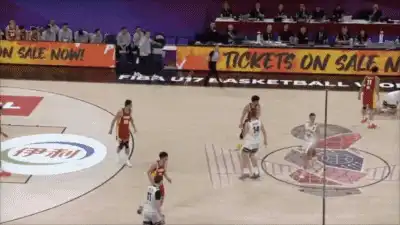 U17 中国 vs 立陶宛爆发冲突，张淳智被推倒后报复被罚下，姚嘉泽拉架被打也被罚下，对此你怎么看？