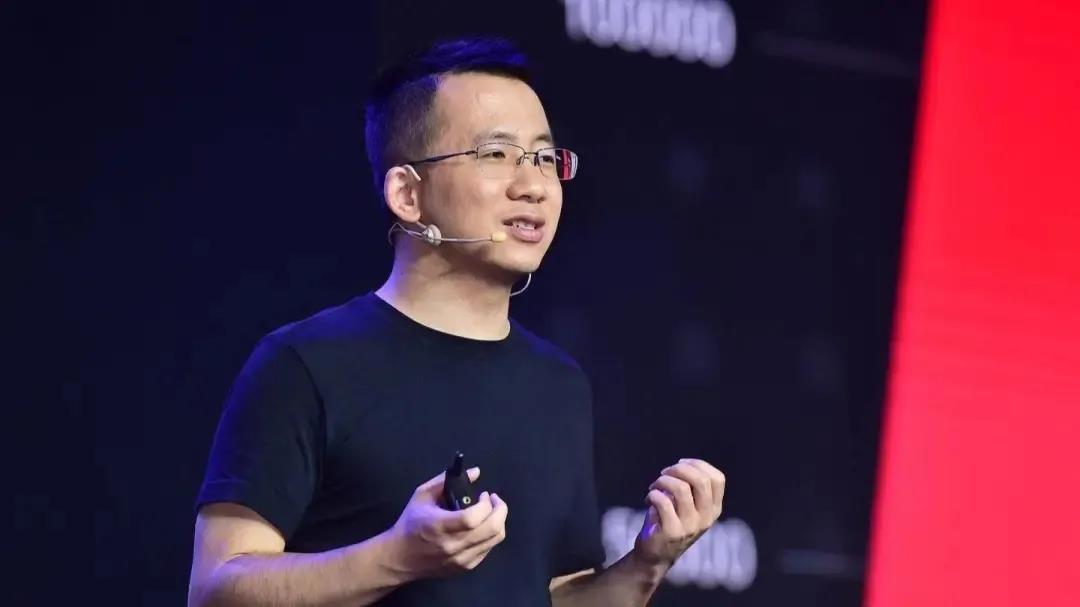 张一鸣罕见发声称「不用别人的输出换榜单排名」，内部对开源模型严禁蒸馏，有哪些考量？会怎样影响字节发展？