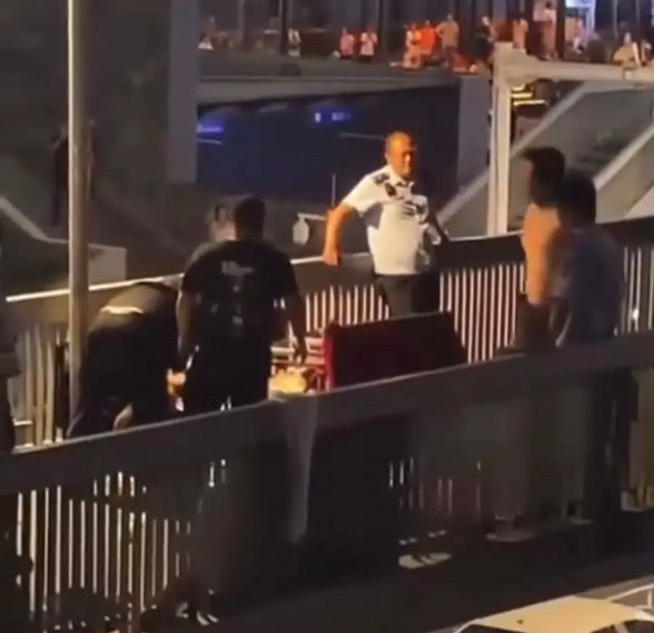 武汉司门口黄鹤楼天桥市容管理人员与占道摊贩发生激烈肢体冲突，3 人被刑拘，有哪些信息值得关注？