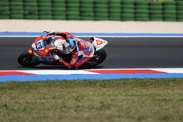 WSBK 第二回合，张雪机车瓦伦丁第八个冲线，但赛后被判犯规罚退一位，最终列第九，如何评价本场比赛？