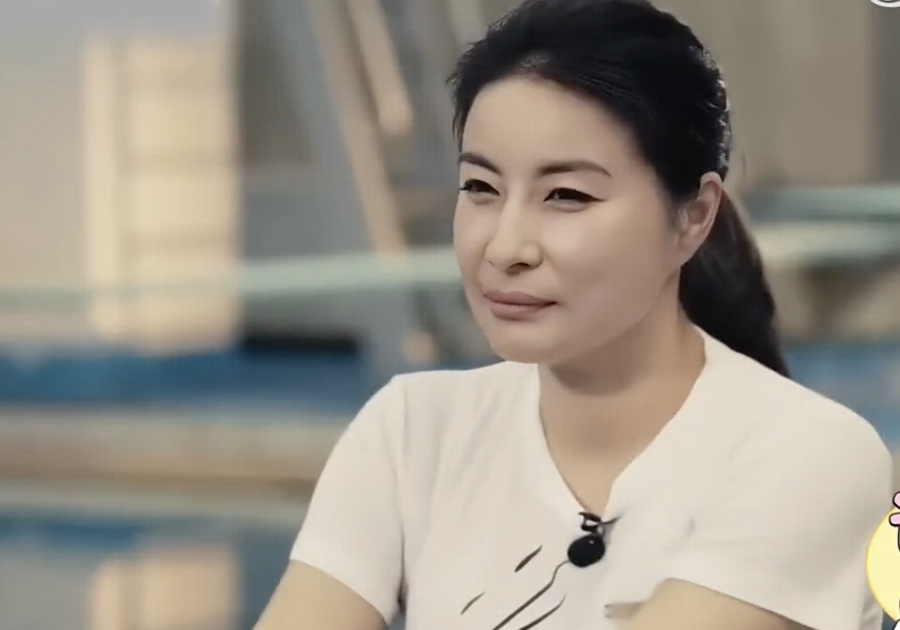 郭晶晶称「爱情比门当户对更重要」，如何看待她的婚恋观？