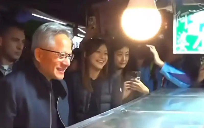 黄仁勋为什么最近频繁个性出镜？